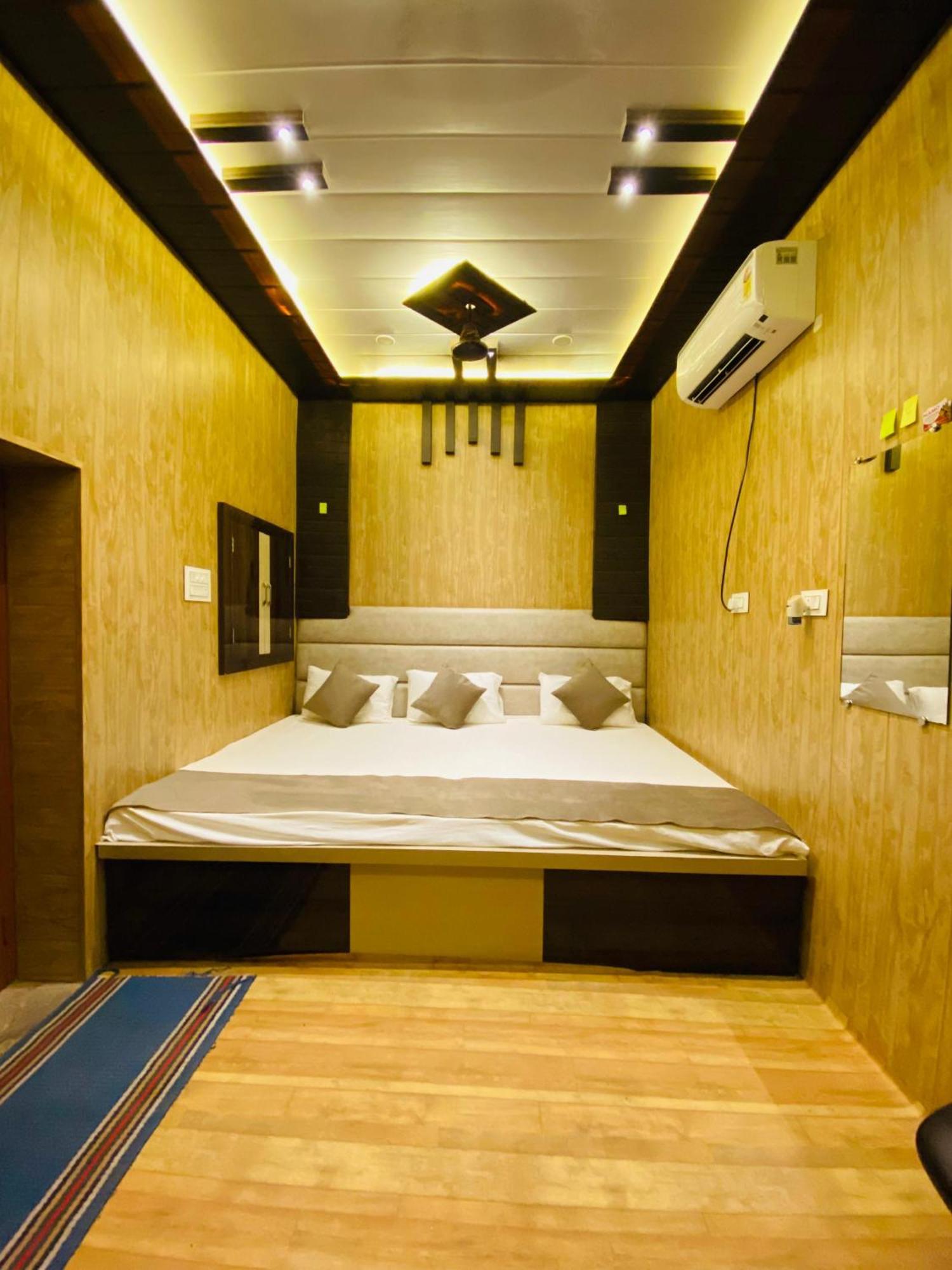 Namo Guest House Only For Indians Varanasi Exterior photo